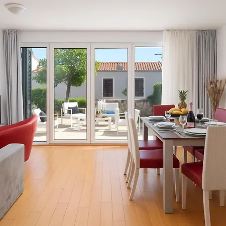 Apartman Sunny With Sea View 1142